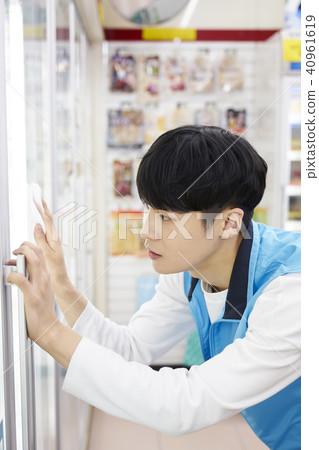 Part time, convenience store Part time, convenience store 40961619