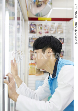 Part time, convenience store 40961623
