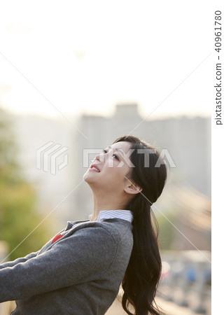 Life, woman 40961780