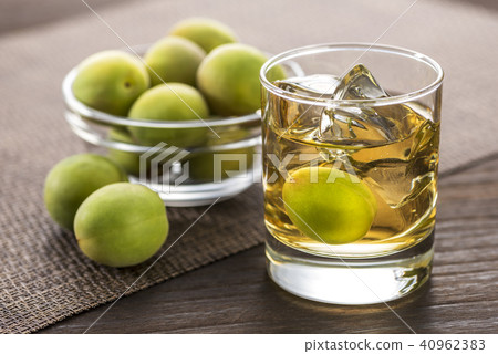 Plum wine rock 40962383