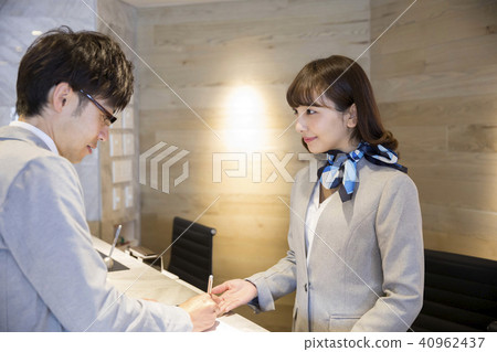 Receptionist receptionist reception desk check-in check-in 40962437