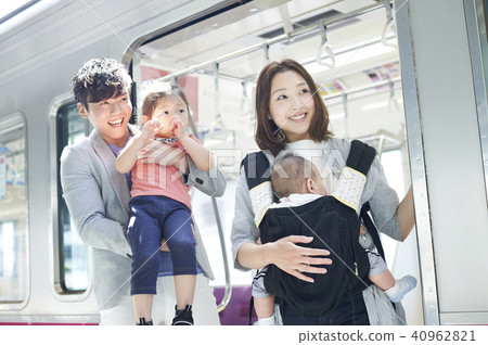 車站家庭郊遊 40962821