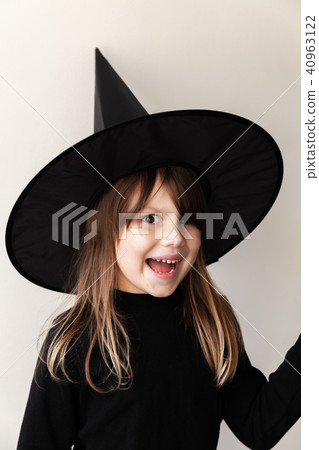 Smiling little girl in black witch costume Smiling little girl in black witch costume 40963122