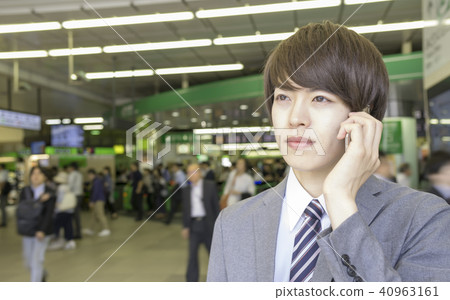 Businessman · Smartphone · Shinjuku Station Businessman · Smartphone · Shinjuku Station 40963161