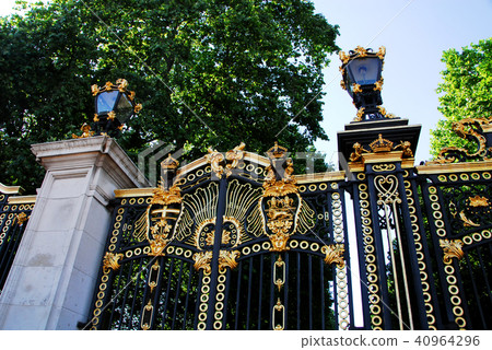 A beautiful Canadian gate in the UK Green Park 40964296