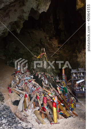 Tham Phra Nang Cave Tham Phra Nang Cave 40964355