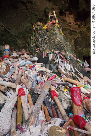 Tham Phra Nang Cave 40964360