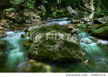 Red-Eyes Advance Falls Red-Eyes Advance Falls 40965324