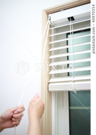 Blind (Residential Single-family apartment house window frame indoor indoor dwelling house detached interior window side) 40970354