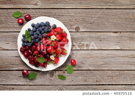 Fresh summer berries Fresh summer berries 40970518