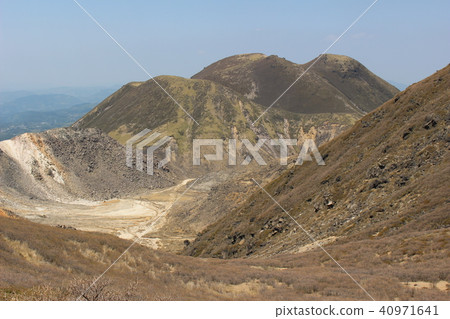 Kuju mountain range / Mt. Minamata desiring to see from Kusumi mountain top 40971641