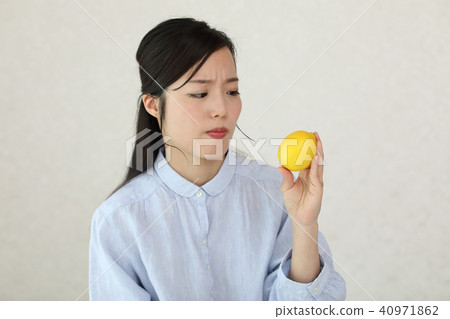 一個不擅長檸檬的女人 一個不擅長檸檬的女人 40971862