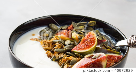 Healthy breakfast yogurt bowl with granola and fig 40972929
