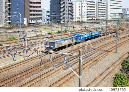 Freight train passing Saitama Shintoshin station 40973765