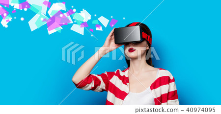 woman with virtual reality gadget 40974095