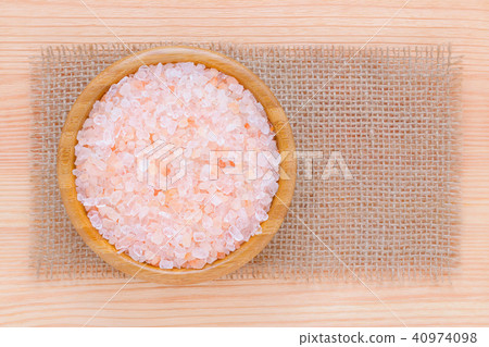 healthy lifestyle, pink himalayan salt in a wooden bowl 40974098
