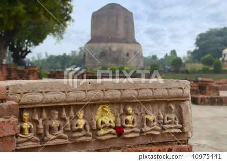 Buddhist stupa in Sarnath, near Varanasi, India 40975441