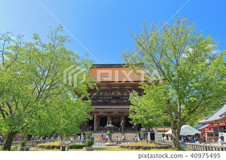 Kanemineyama temple under clear weather 40975495