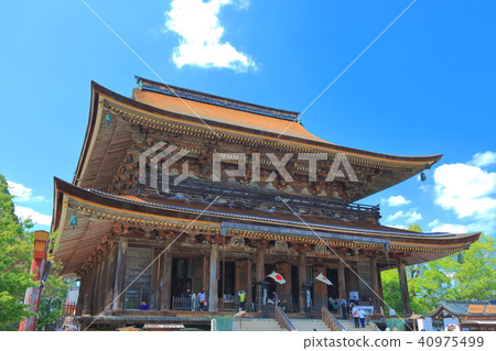 Kanemineyama temple under clear weather Kanemineyama temple under clear weather 40975499