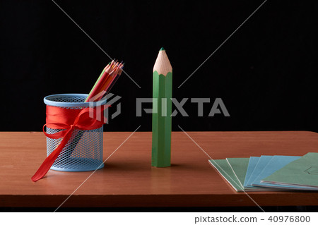 Desktop with cup of crayons in classroom 40976800
