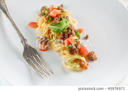 Delicious spaghetti with meat and tomato 40976971