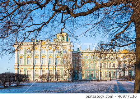 side view of Winter Palace from Gardens in evening 40977130
