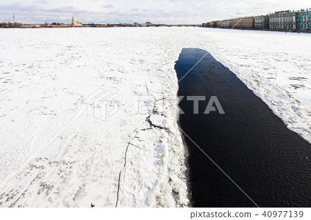 Neva river with polynya near Palace embankment 40977139