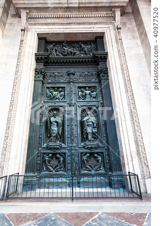 outdoor north Gate of Saint Isaac's Cathedral outdoor north Gate of Saint Isaac's Cathedral 40977520