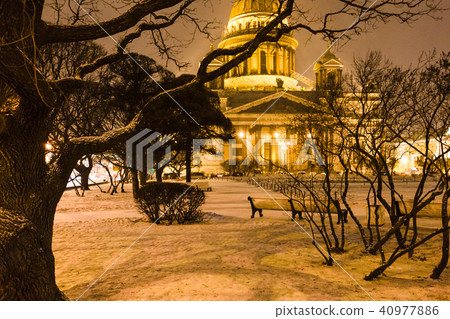 snow-covered garden near Saint Isaac's Cathedral snow-covered garden near Saint Isaac's Cathedral 40977886