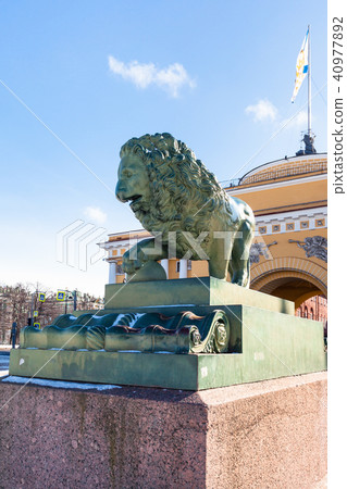 bronze statue of lion and Admiralty building bronze statue of lion and Admiralty building 40977892
