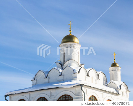 golden dome of Pokrovsky Cathedral in Suzdal 40978071