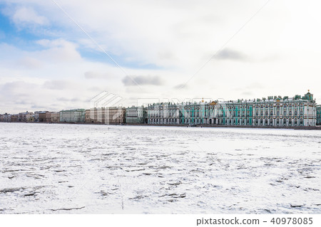 frozen Neva river and Dvortsovaya embankment frozen Neva river and Dvortsovaya embankment 40978085