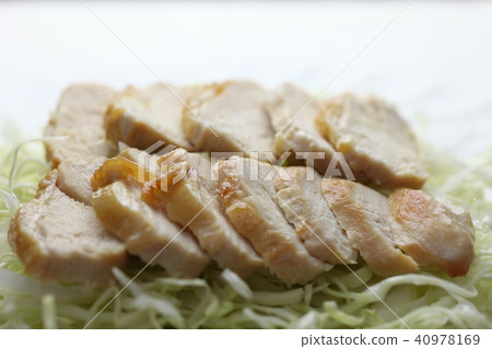 Steamed grilled chicken breast meat Negishi sauce Steamed grilled chicken breast meat Negishi sauce 40978169