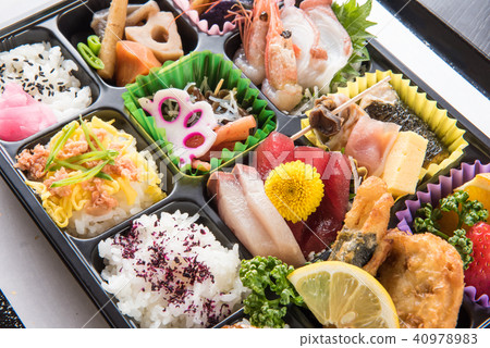 Bento cash-out box lunch 40978983