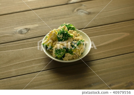 Whitish (broccoli) 40979556