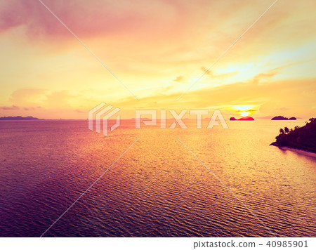 Aerial view of beautiful tropical beach and sea with palm and other tree in koh samui island 40985901