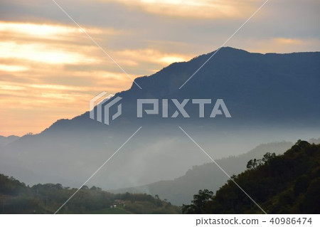 山上雲霧 新竹五峰 山上雲霧 新竹五峰 40986474