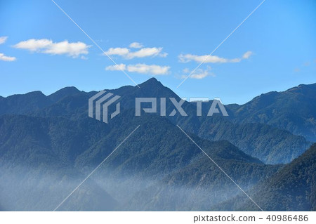 山上雲霧 新竹五峰 山上雲霧 新竹五峰 40986486