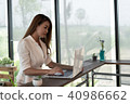 Young women drink coffee and working with laptop 40986662