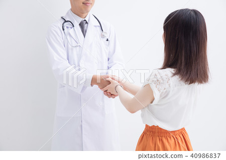 握手和女孩的醫生 40986837