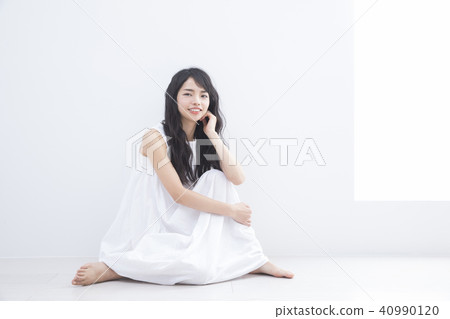 Beauty image · young woman 40990120