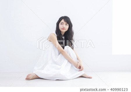 Beauty image · young woman Beauty image · young woman 40990123