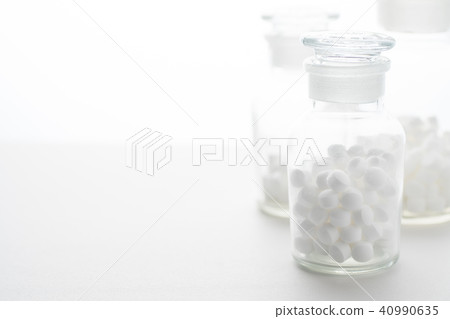 Medicine bottle 40990635
