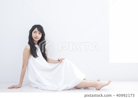 Beauty image · young woman Beauty image · young woman 40992173