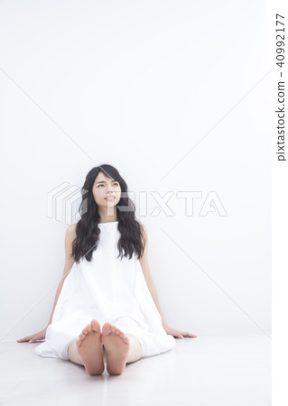 Beauty image · young woman 40992177