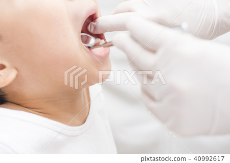 Tooth check 40992617