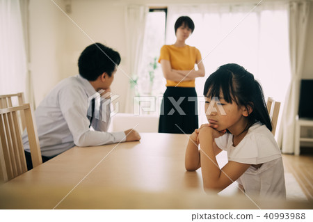 患有戰鬥夫婦的小學生的女兒 40993988