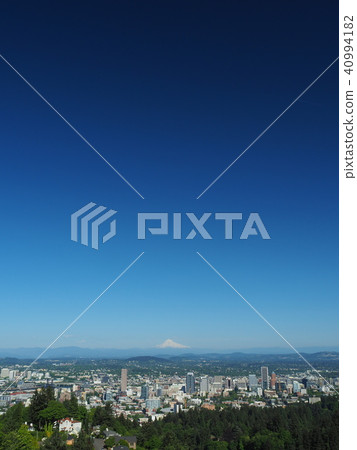 Portland city and Mount Hood Portland city and Mount Hood 40994182