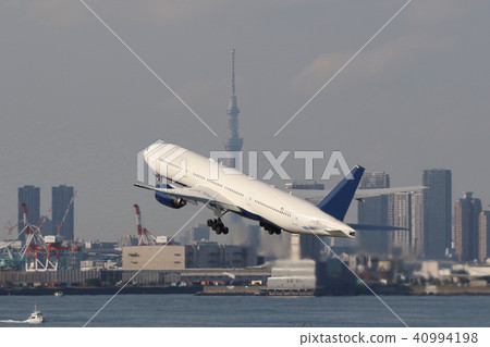 B 777 and Sky Tree B 777 and Sky Tree 40994198