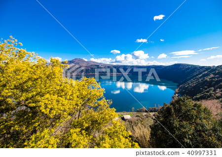 Lake Albano, a volcanic crater lake near Rome Lake Albano, a volcanic crater lake near Rome 40997331